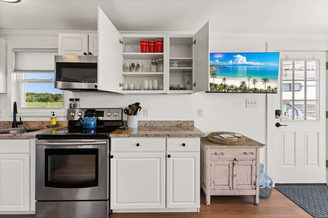 Building Photo - 1611 NH-1A