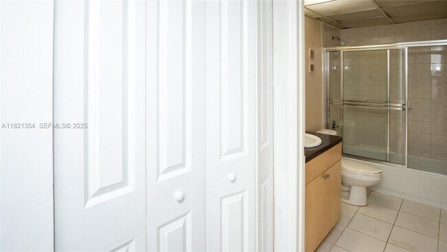 Building Photo - 10090 NW 80th Ct