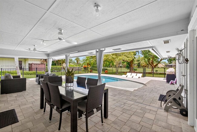 Building Photo - 15 Balfour Rd E