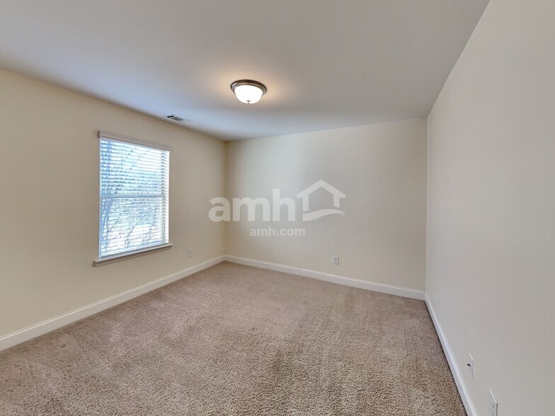 Building Photo - 2474 Beal St