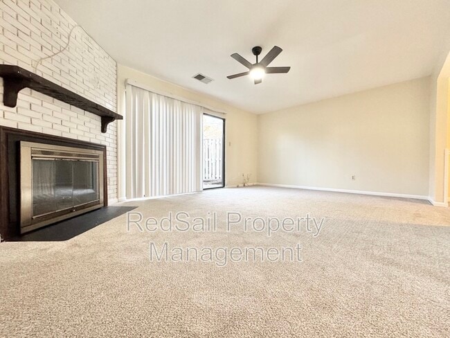 Building Photo - 1067 Willow Green Dr