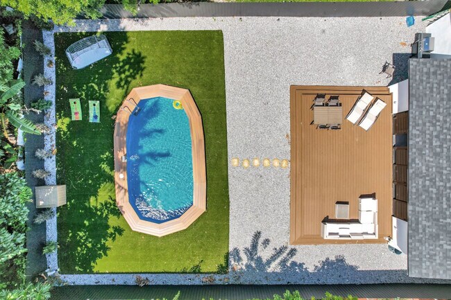 Building Photo - 5313 NE 1st Ave