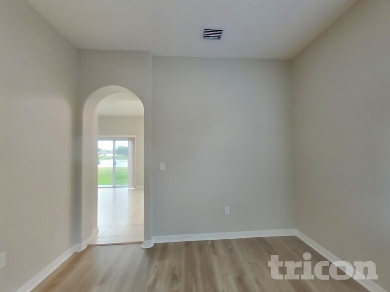 Building Photo - 31027 Bridgegate Dr