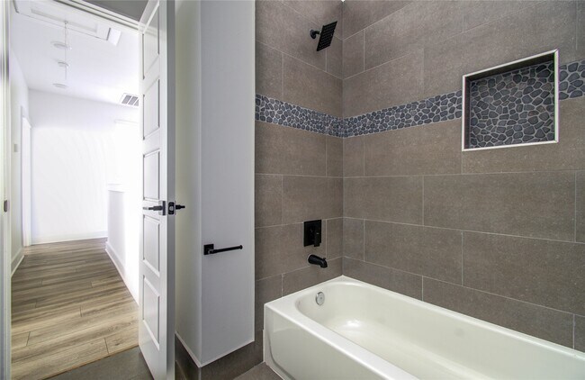 Building Photo - 2054 Johanna Crk Dr