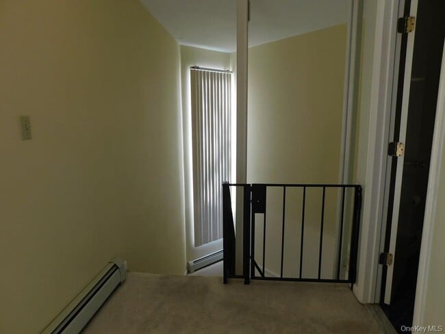 Building Photo - 729 Hewitt Ln