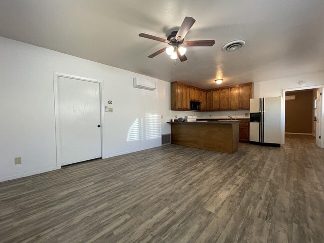 Building Photo - 2030 Humboldt Rd