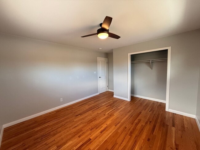 Building Photo - Spacious Twin Lakes Gem!!!