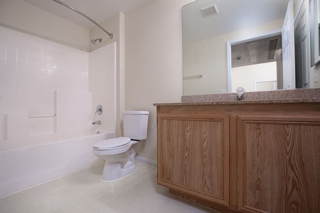 Building Photo - Upstairs 2br unit in upscale NW gated community with pool/spa & gym