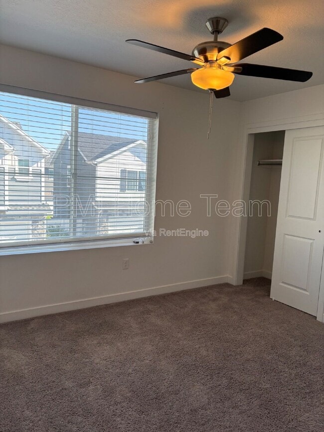 Building Photo - 1546 W Parkview Dr