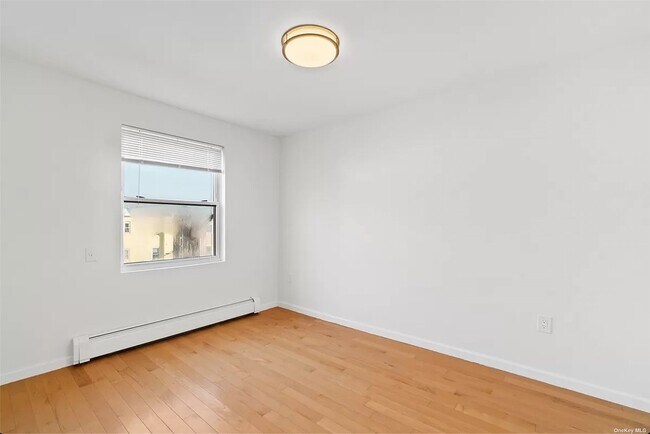 Building Photo - 32-33-33 46th St