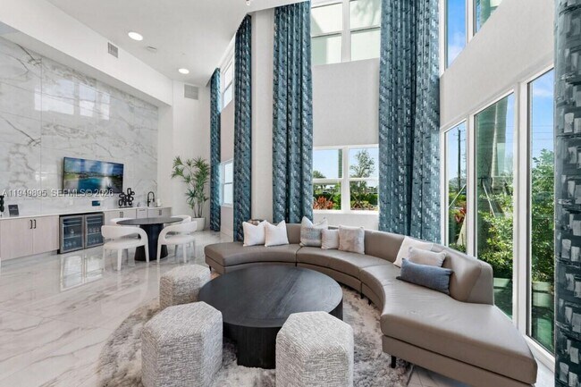 Building Photo - 3901 Coast View Pointe