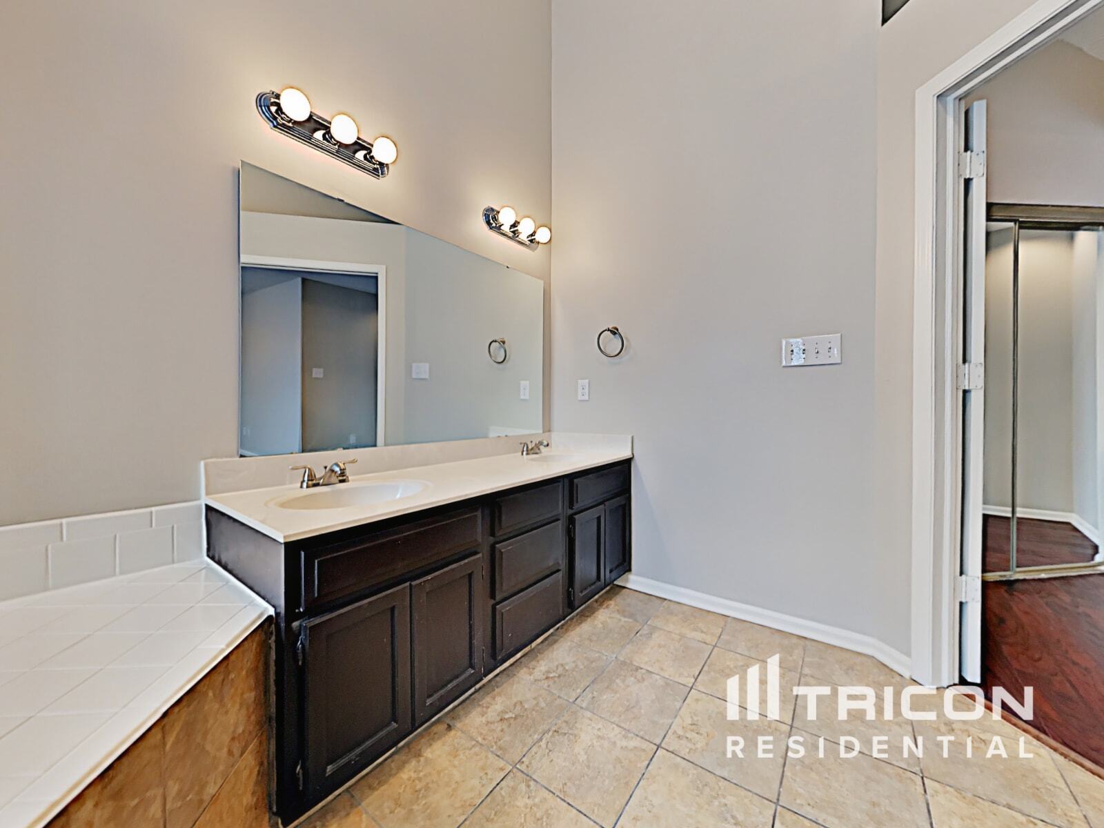 Building Photo - 3737 W 42nd Terrace