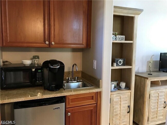 Building Photo - 8314 Provencia Ct