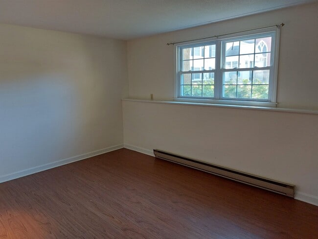 Building Photo - 6 Woodland Ct