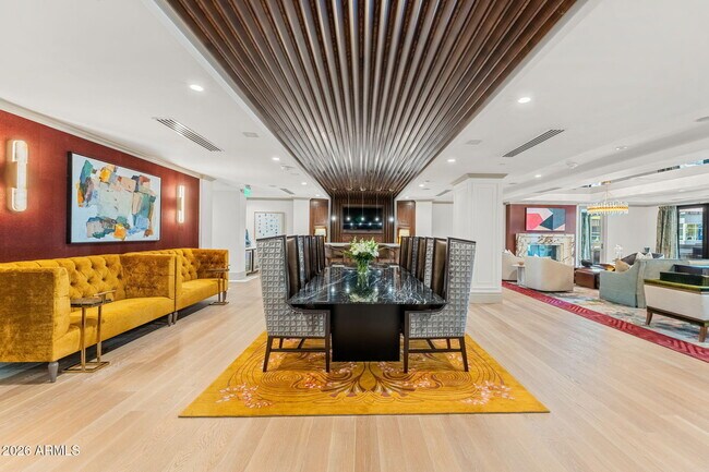 Building Photo - 4240 E Camelback Rd