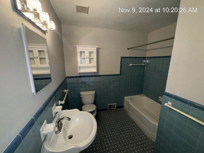 Building Photo - 1429 Pine Valley Loop