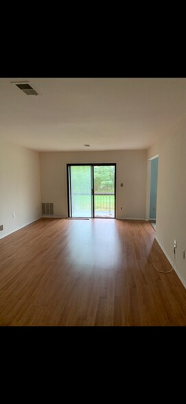 Building Photo - 107 Sharon Garden Ct