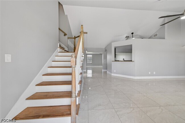 Building Photo - 305 SE 19th Terrace