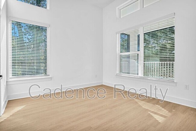 Building Photo - 610 S Kerr Ave