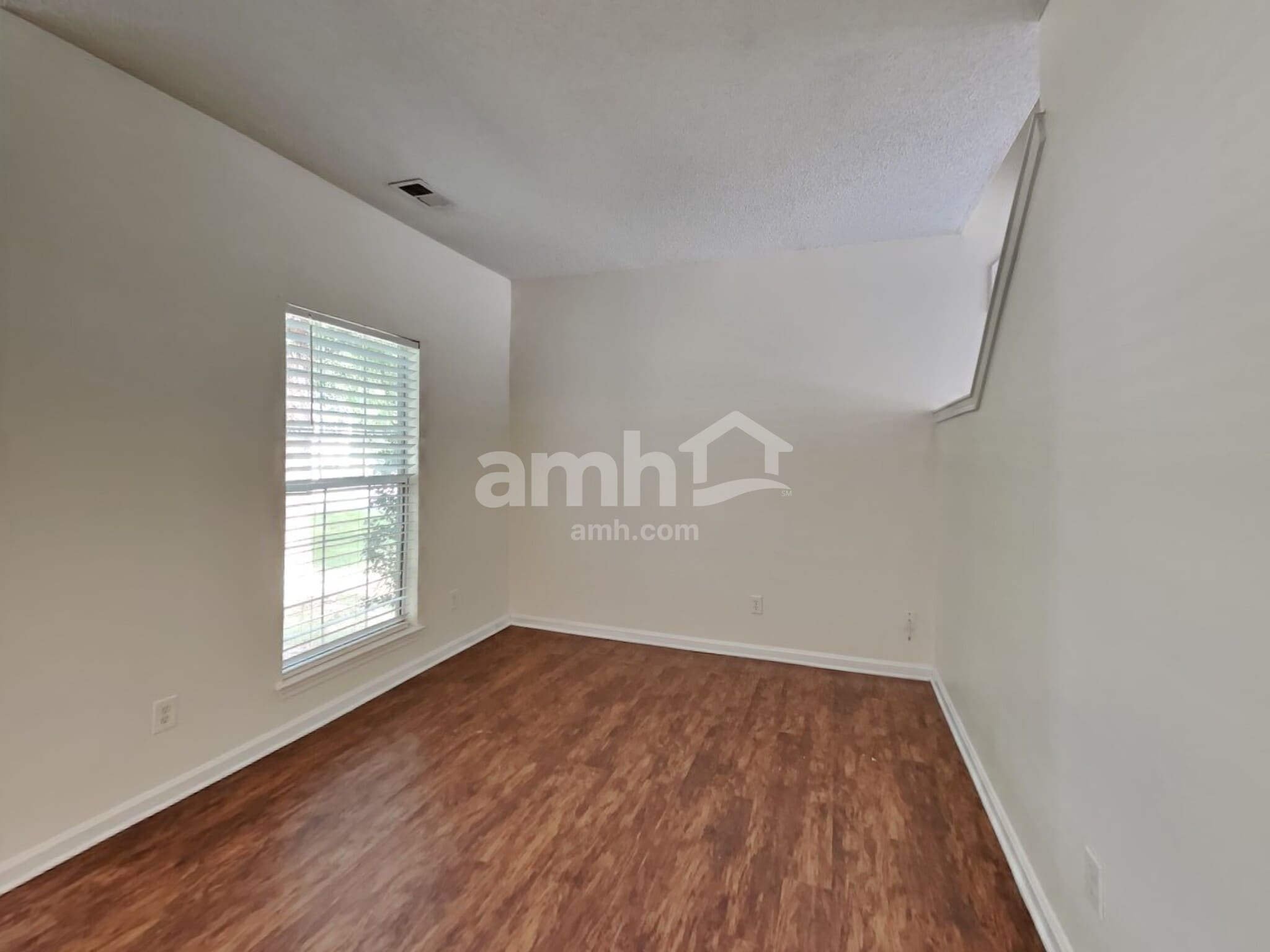 Building Photo - 1617 Oak Knoll Ln