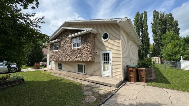 Primary Photo - 608 Duplex