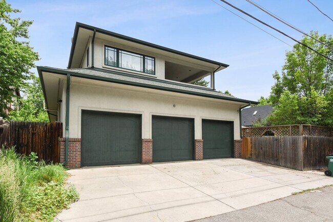 Building Photo - Stunning 5BR House in Denver