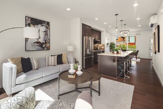 Building Photo - 3bd/3ba Seattle Townhome
