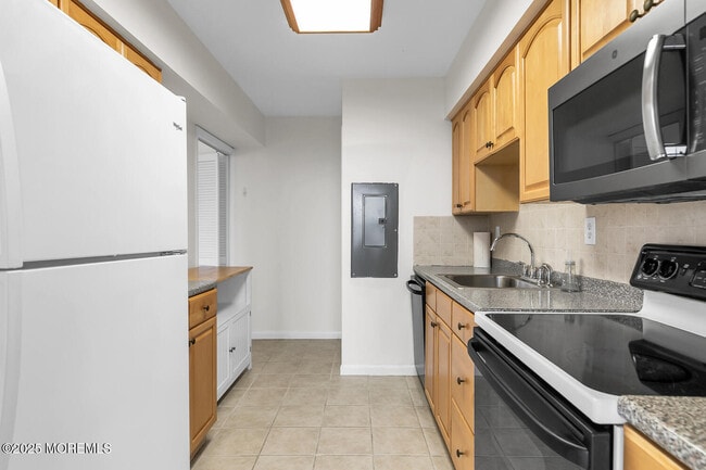 Building Photo - 1 Channel Dr