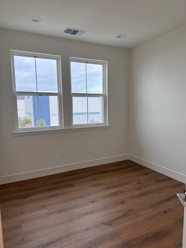 Building Photo - 35 Morera Ln