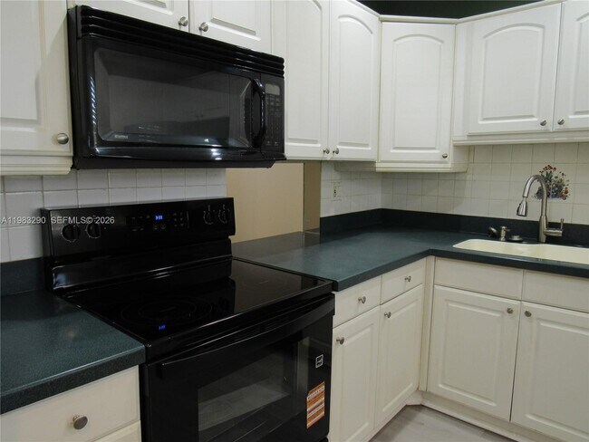 Building Photo - 100 Ashbury Rd