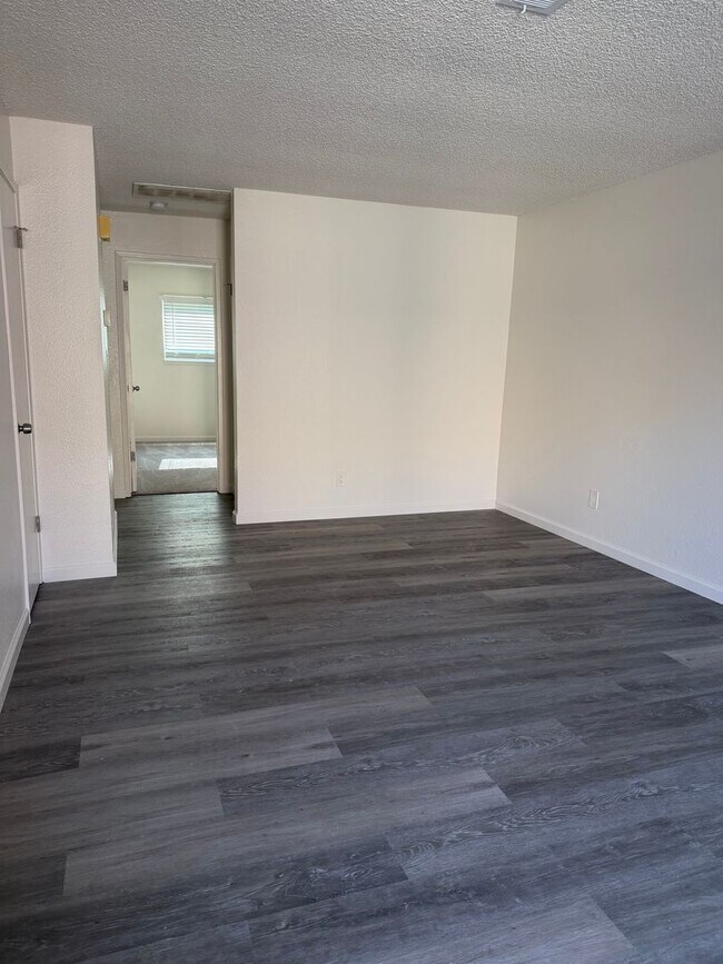 Building Photo - 1407 South Ave