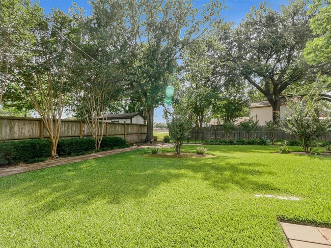 Building Photo - 805 Bluebonnet Ln