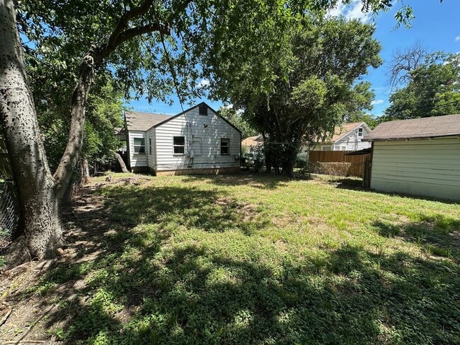 Building Photo - 3016 Live Oak Ave