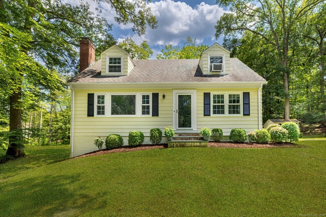 Primary Photo - 61 Knollwood Dr