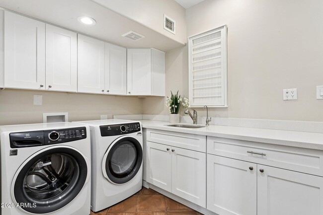 Building Photo - 7518 E Bent Tree Dr