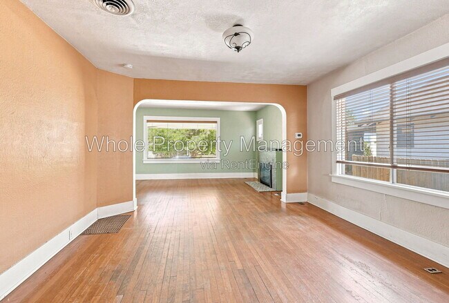Building Photo - 3044 W Clyde Pl