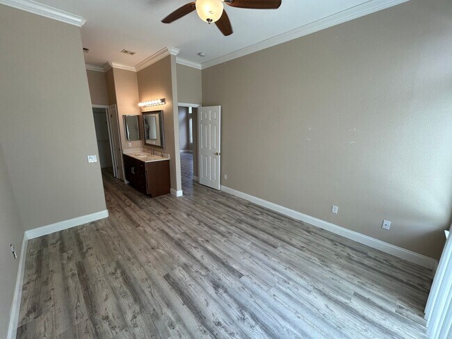Building Photo - 460 Winesap Dr