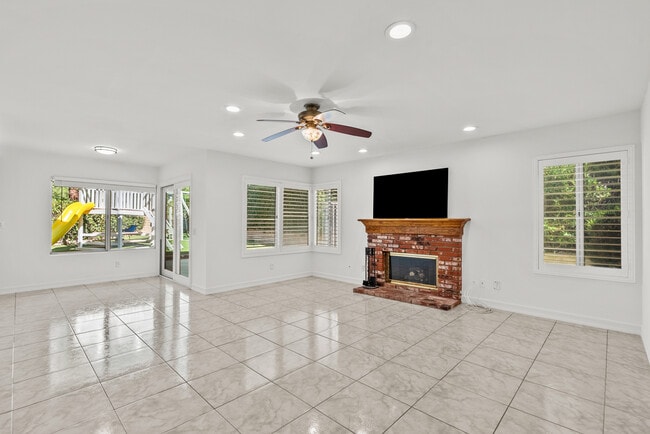 Building Photo - 7231 Spring Ct