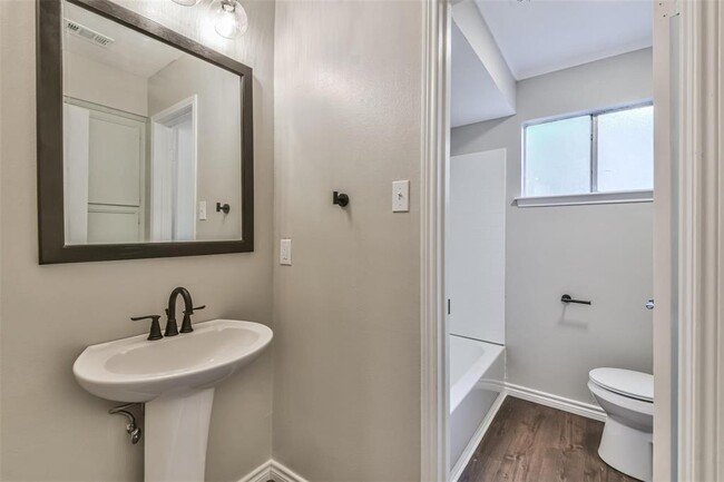Building Photo - 7003 Huntbrook Dr