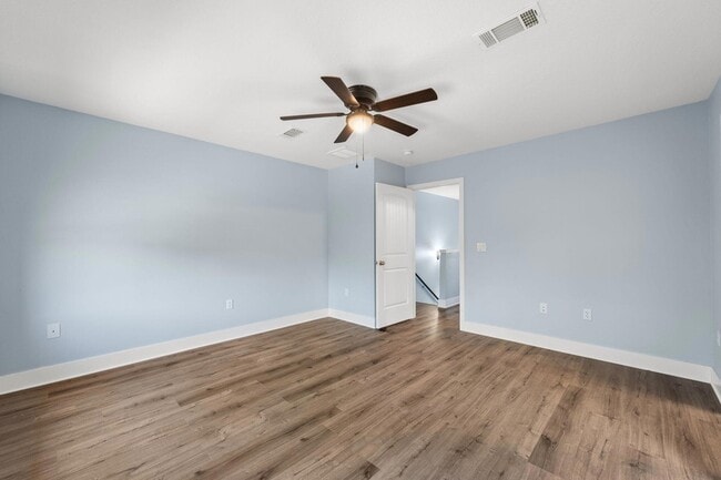 Building Photo - 140 Kinley Ave