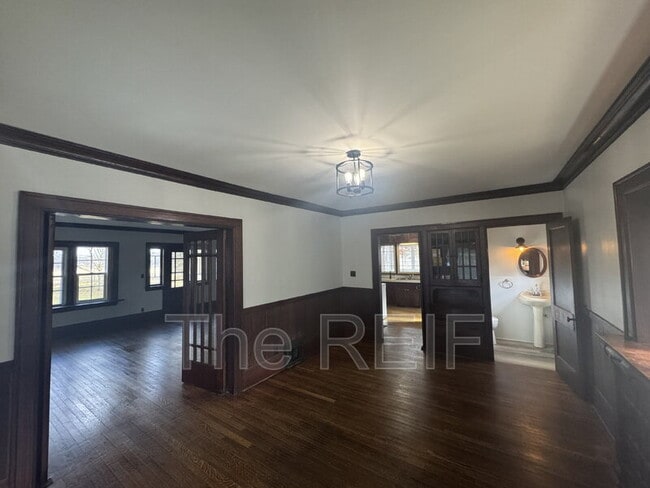 Primary Photo - 6916 Billwood Hwy