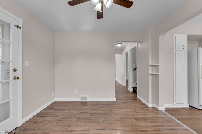 Building Photo - 6911 Farnsworth Dr