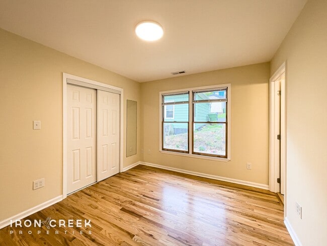 Building Photo - Beautifully Updated Three-Bedroom with Gar...