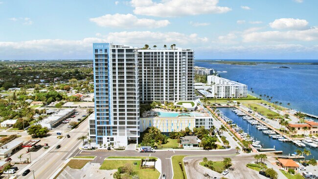 Building Photo - 220 Lake Shore Dr