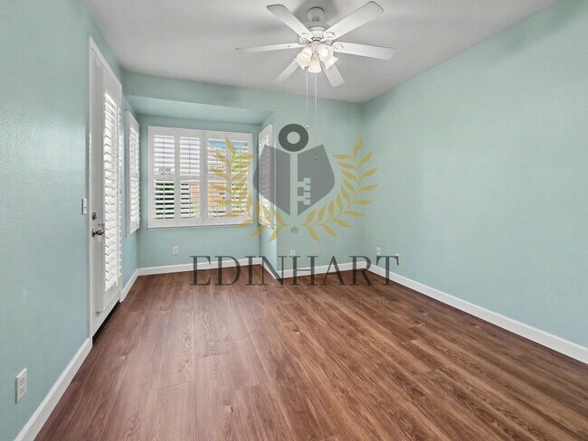 Building Photo - 818 S Apple Ave