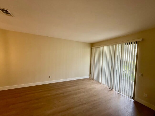 Building Photo - Central Camarillo Condo now Available