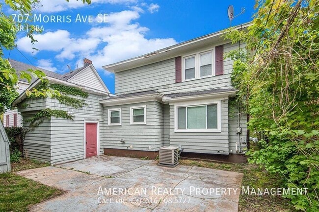 Building Photo - 707 Morris Ave SE