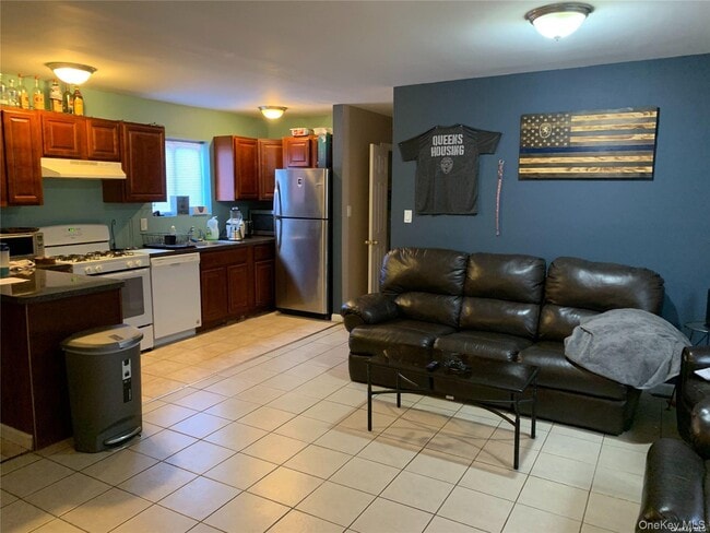 Building Photo - 715 E Walnut St