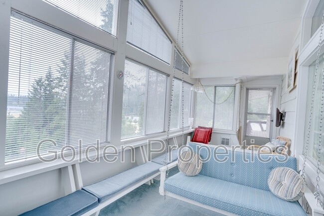 Building Photo - 1415 Crestline Dr