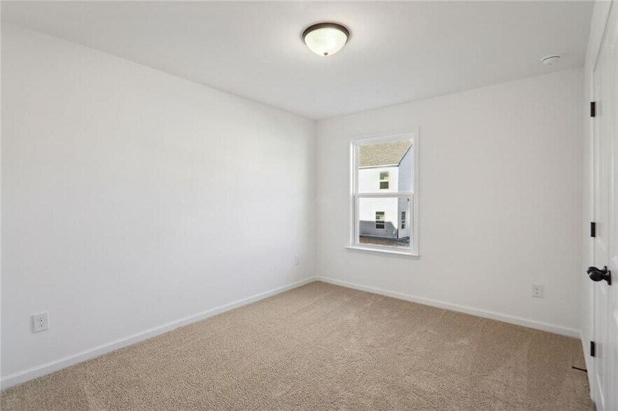 Building Photo - 727 Carmes Dr